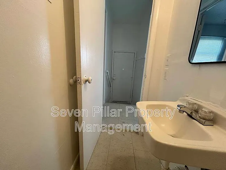 339 S Napoleon Ave — Photo 9