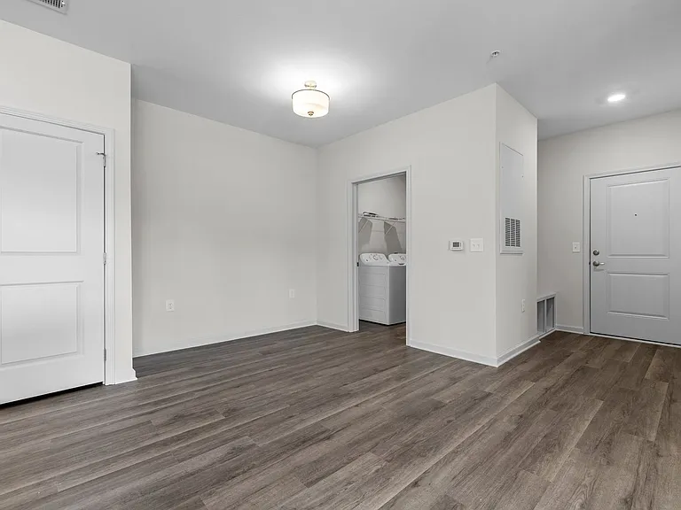 170 Grove Cir #103 — Photo 4