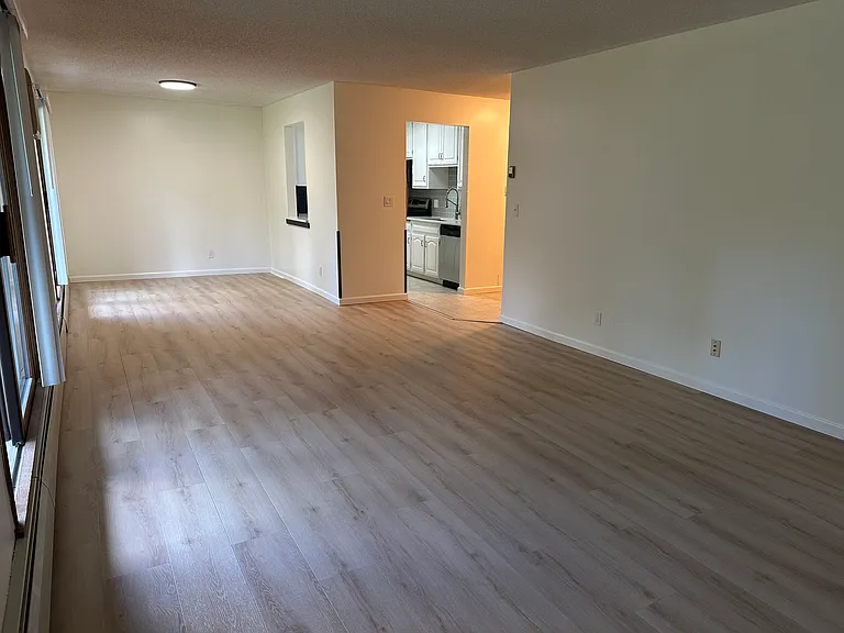 35 Nathan Ln N #121 — Photo 7