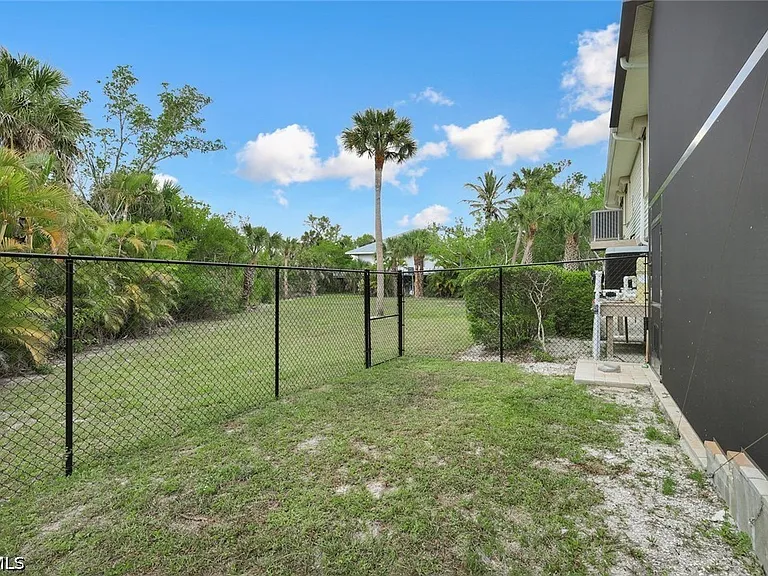 2130 Sunset Cir — Photo 34