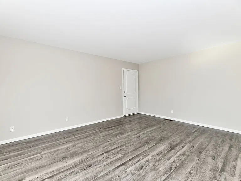 Park Lane Apartments — Photo 21