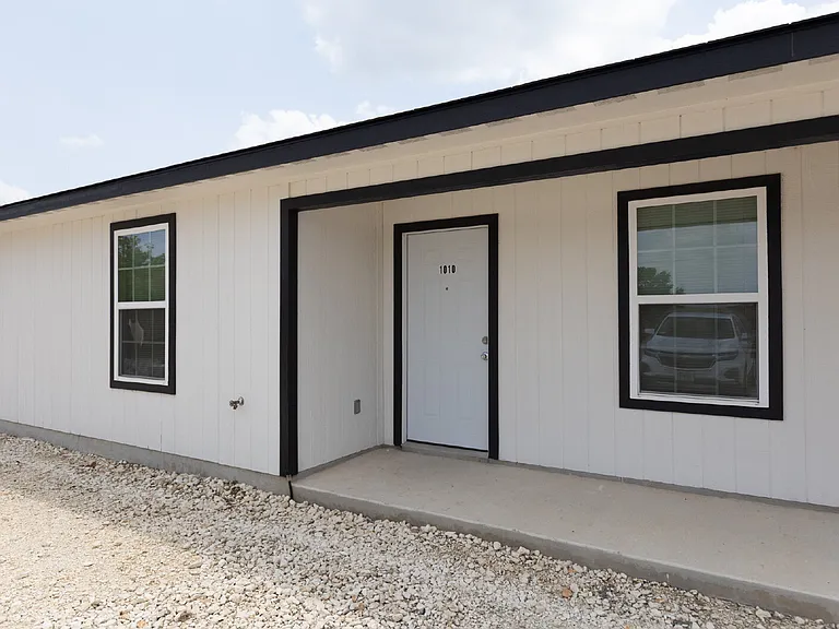 1010 County Road 4516 — Photo 2