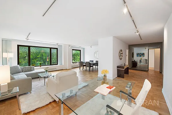 Sold by (Legacy) Elegran | media 9