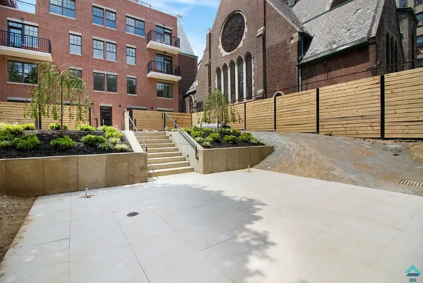 Rented by EXR | media 6