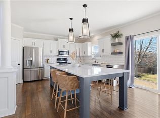 2236 SW Hawk View Rd, Lees Summit, MO 64082