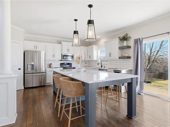 2236 SW Hawk View Rd, Lees Summit, MO 64082