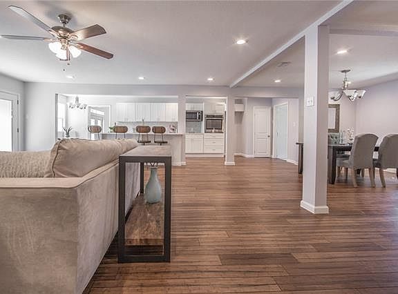 2nd image of 14 Oak Cir