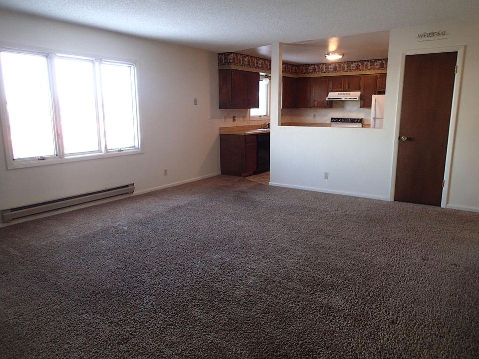 1440 #2 living room, from front door
