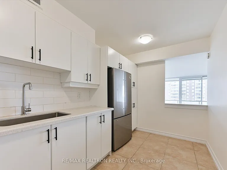 19 Four Winds Dr #602 — Photo 13