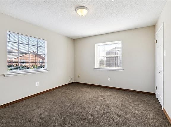 5th image of 44 Brandon Hall Dr APT D
