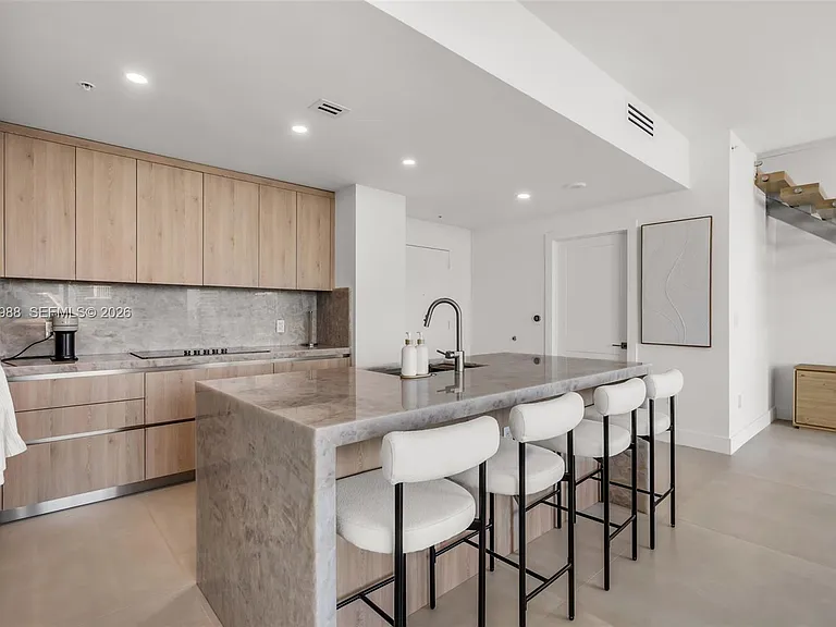 92 SW 3rd St #5204 — Photo 2