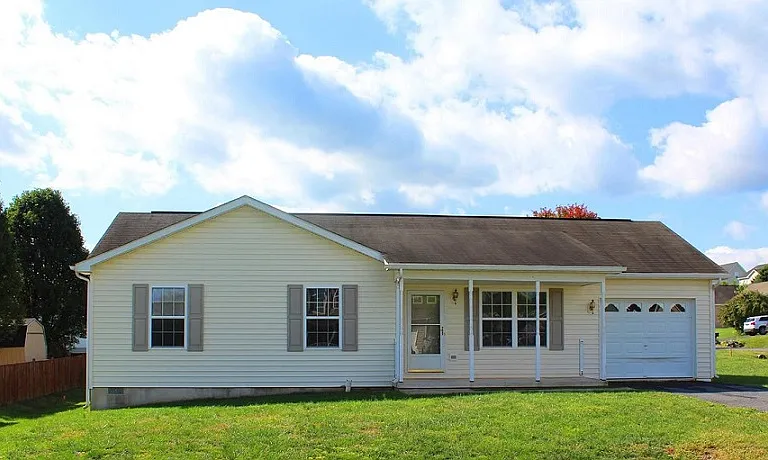 135 Escalade Ln — Photo 1