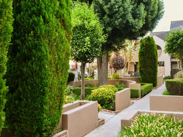 Villa de Eduardo Apartments, 21445 Saticoy St APT 2, Canoga Park, CA 91304