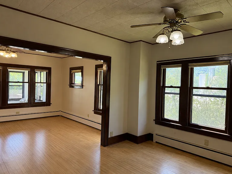 131 S Main St — Photo 4