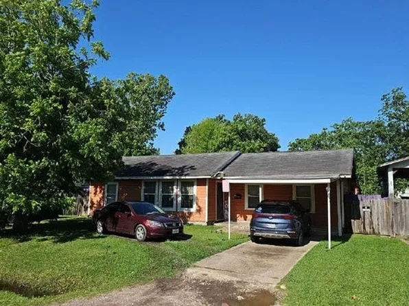 203 Greendell St, Highlands, TX 77562