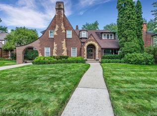938 Bedford Rd, Grosse Pointe Park, MI 48230