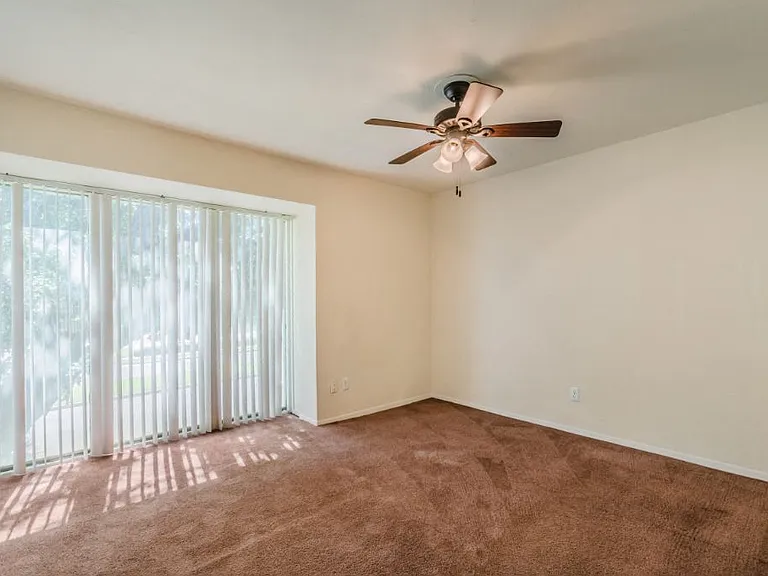 Shenandoah Apartments — Photo 17