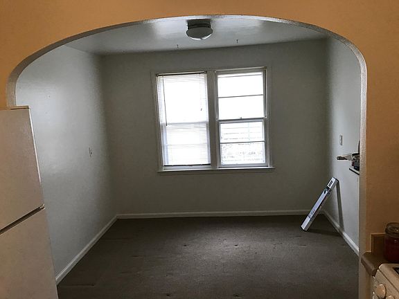 3rd image of 404 S Kimball St