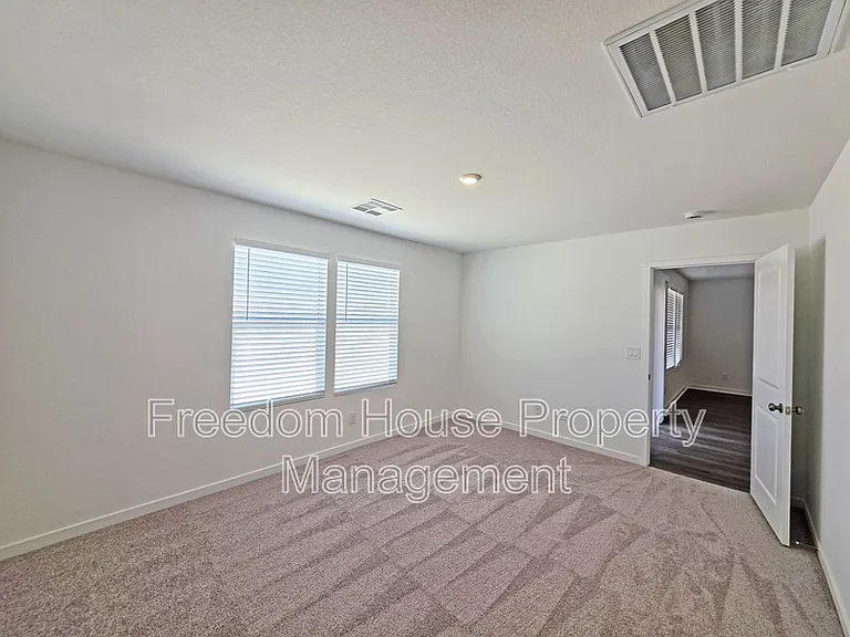 663 E Huyana Wind Dr — Photo 36