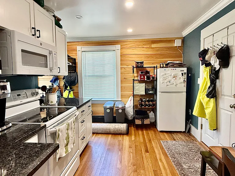 10 Cross St #1R — Photo 4