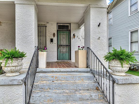 3rd image of 231 Greene Street
