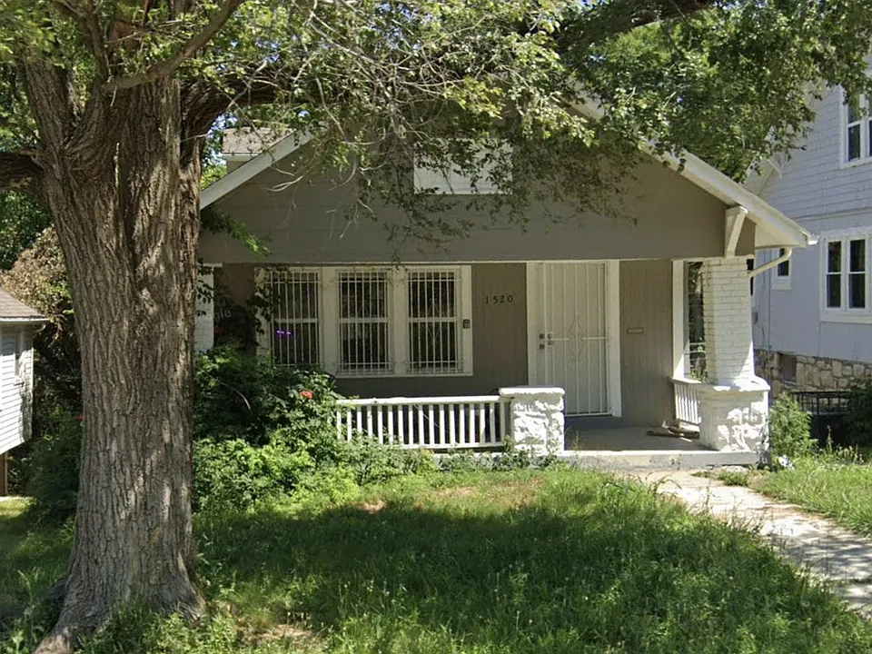 1520 E 50th Ter
