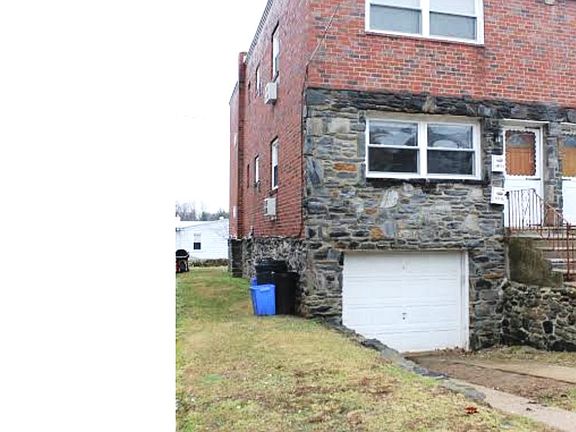 4th image of 579 Parker Ave #1