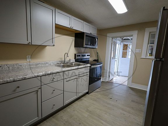 4th image of 1009-1011 S 12th St