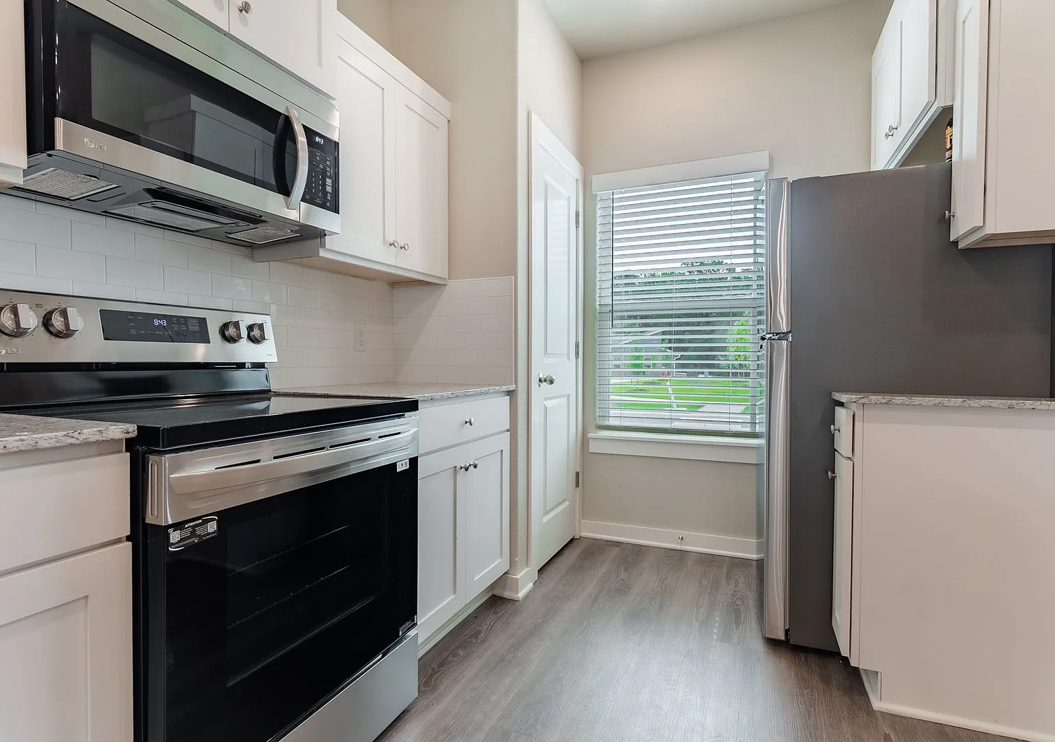 2 Bedroom 2.5 Bath Townhome in Fayetteville! — Photo 4