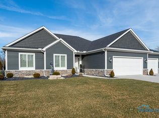 5769 Eagles Landing Dr, Oregon, OH 43616