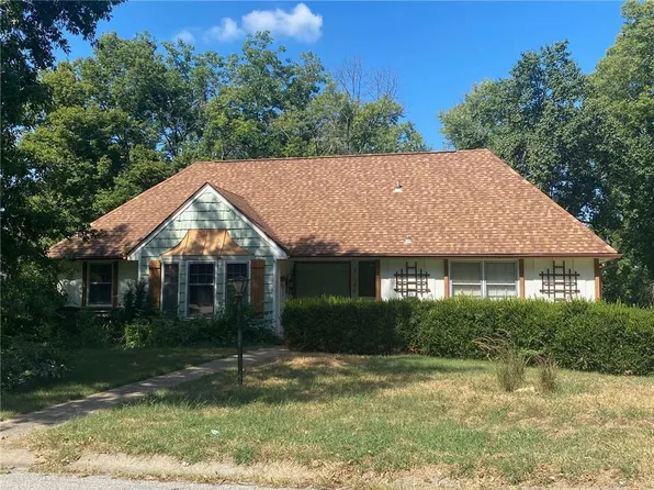 9824 Lydia Ave, Kansas City, MO 64131