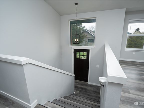 3rd image of 1110 W Plum Street