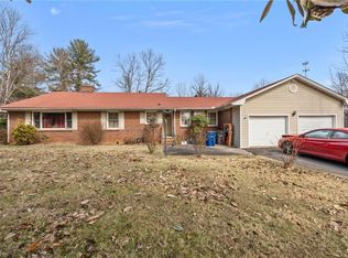 5695 Reynolda Rd, Winston Salem, NC 27106