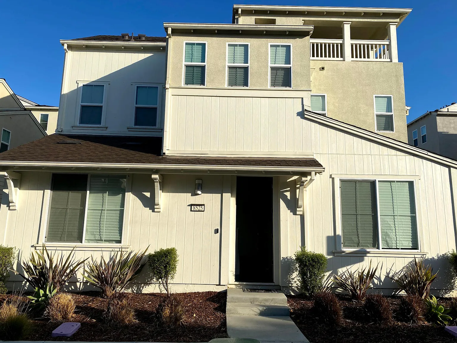 8525 Jetty Way — Photo 1