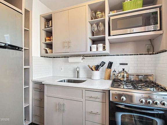 4th image of 405 E 63rd St APT 11A