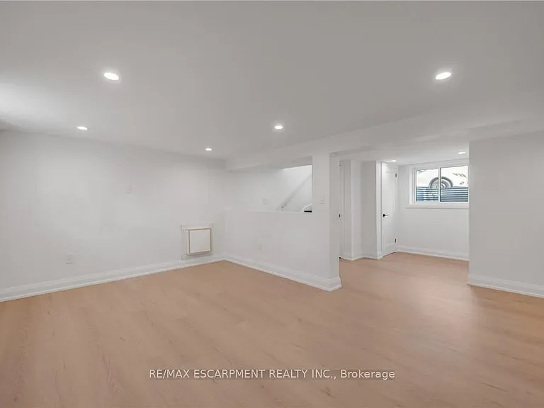 1339 Augustine Dr — Photo 8