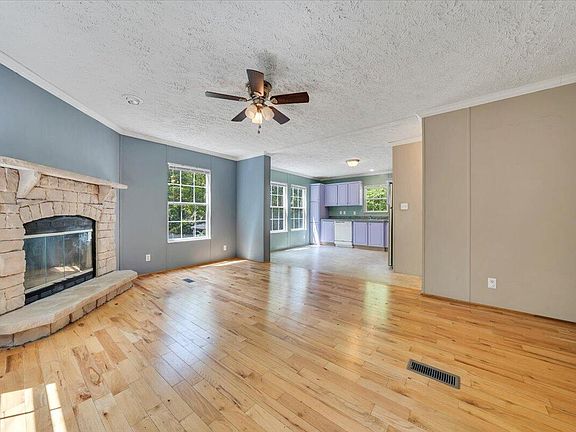3rd image of 223 Taylor Tyree Rd
