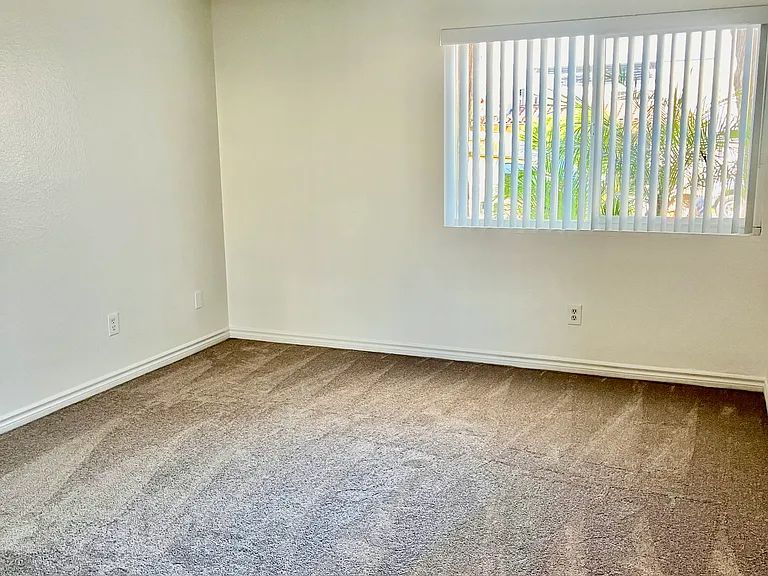 1 bedroom/1 bath - bedroom