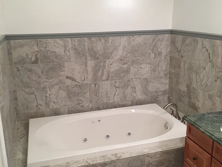 Jacuzzi bathtub
