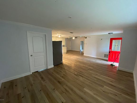 4th image of 5808 Southport Dr