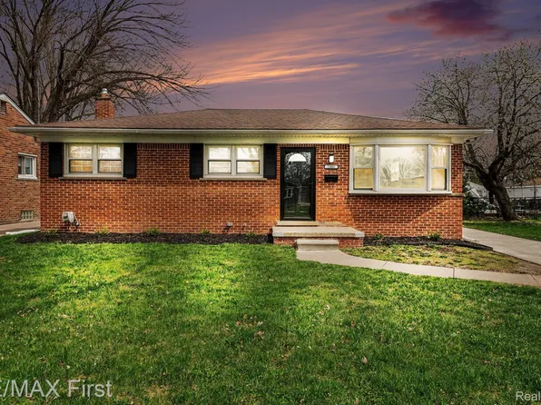 23001 Brookdale Blvd, Saint Clair Shores, MI 48082