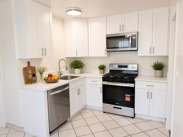 11662 Chandler Blvd #B, North Hollywood, CA 91601