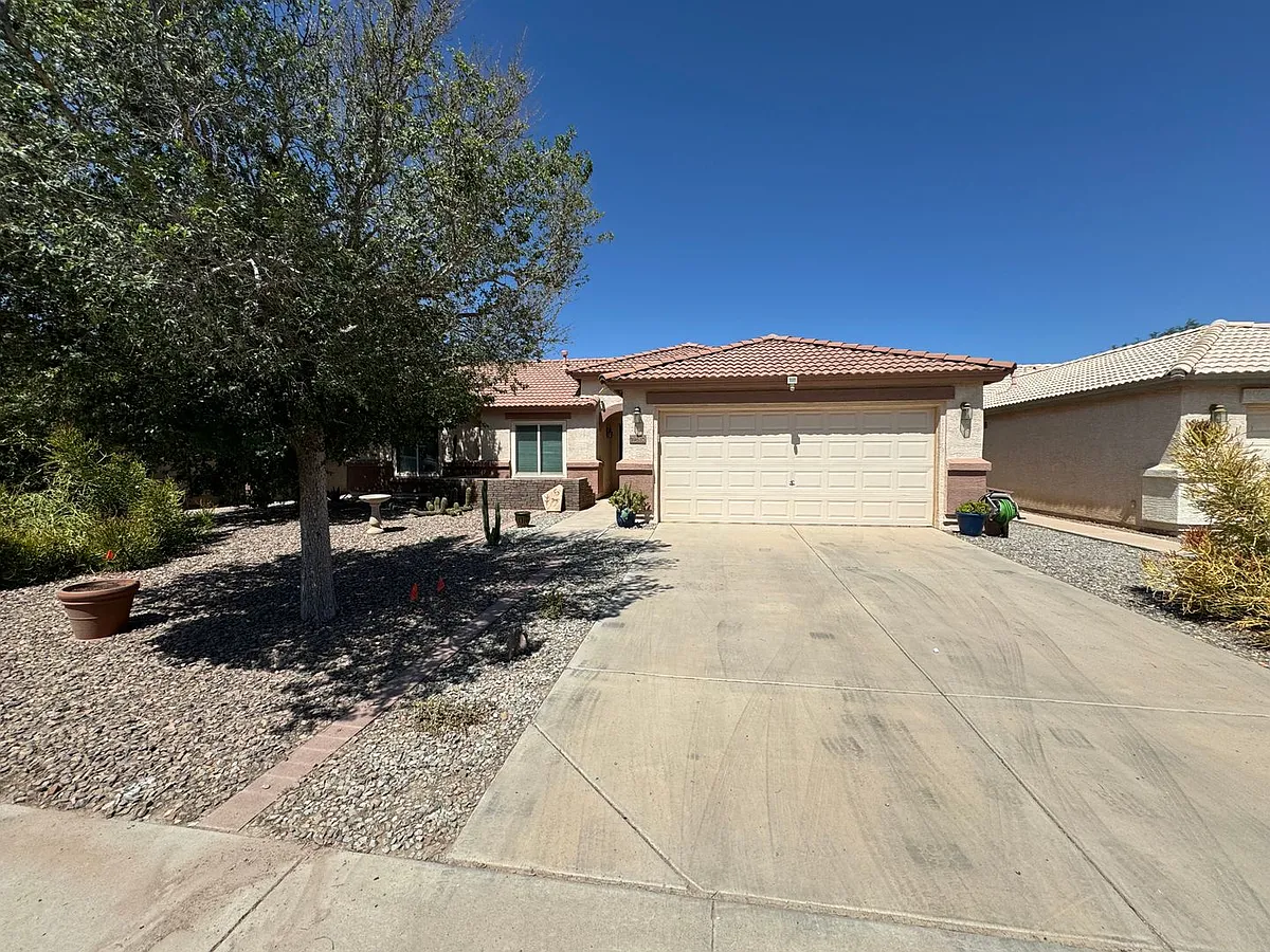 Photo 1 of 19 - 39610 N Cumberland Dr - San Tan Valley, AZ Primary Photo - 39610 N Cumberland Dr