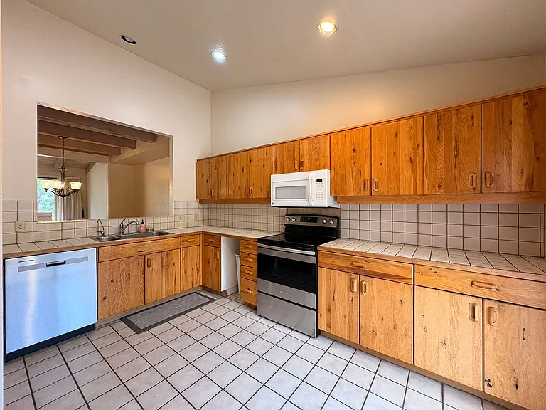 21 Red River Rd — Photo 10