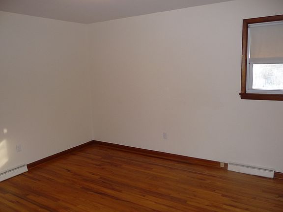 Bedrm-1 13x9 w/closet