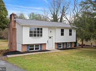 404 Weeping Willow Rd, Falling Waters, WV 25419