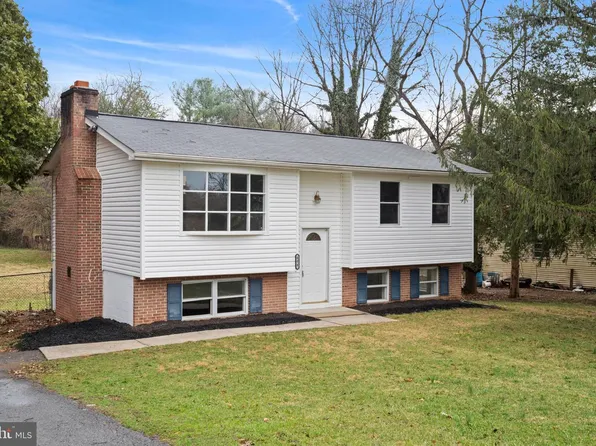 404 Weeping Willow Rd, Falling Waters, WV 25419