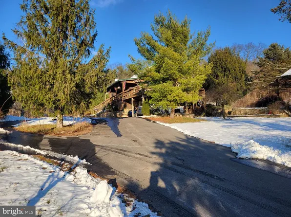 23570 Path Valley Rd, Doylesburg, PA 17219