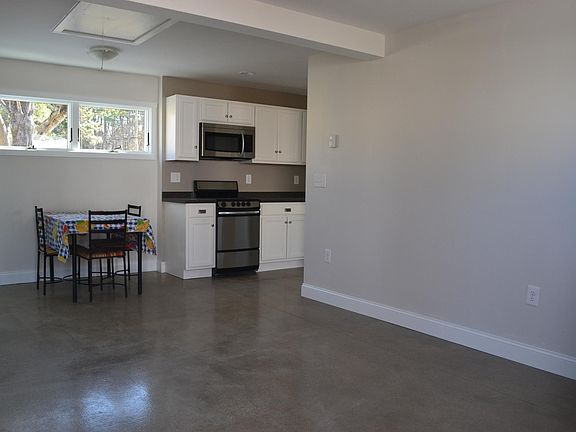 Open from Living to eat in kitchen