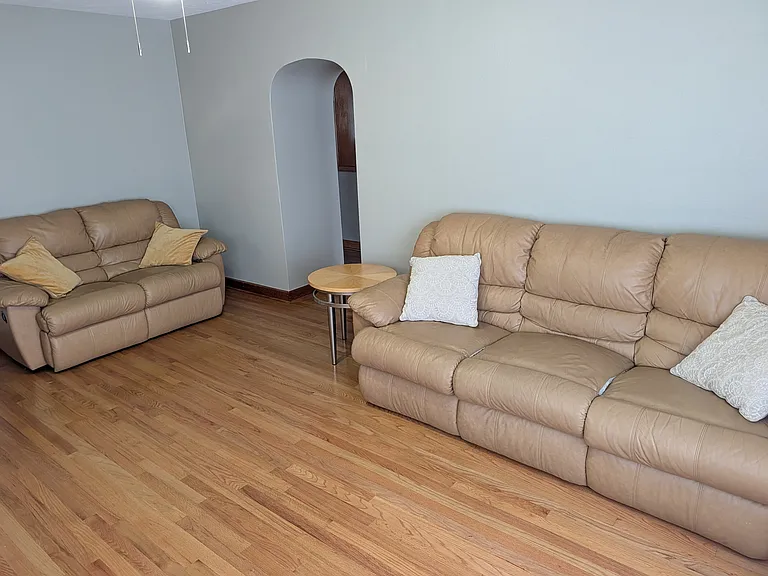1410 Oak St — Photo 2